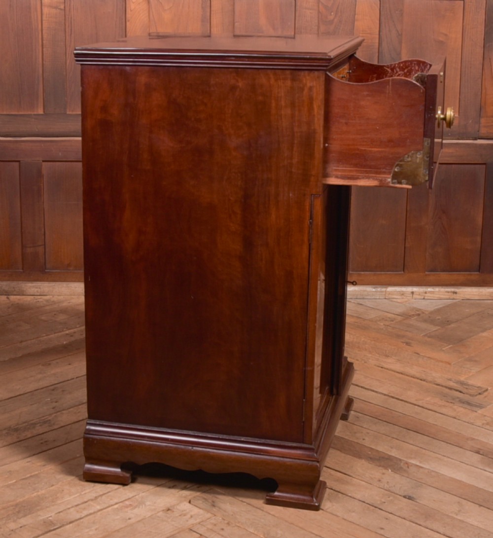 Secretaire Cabinet  View XIII