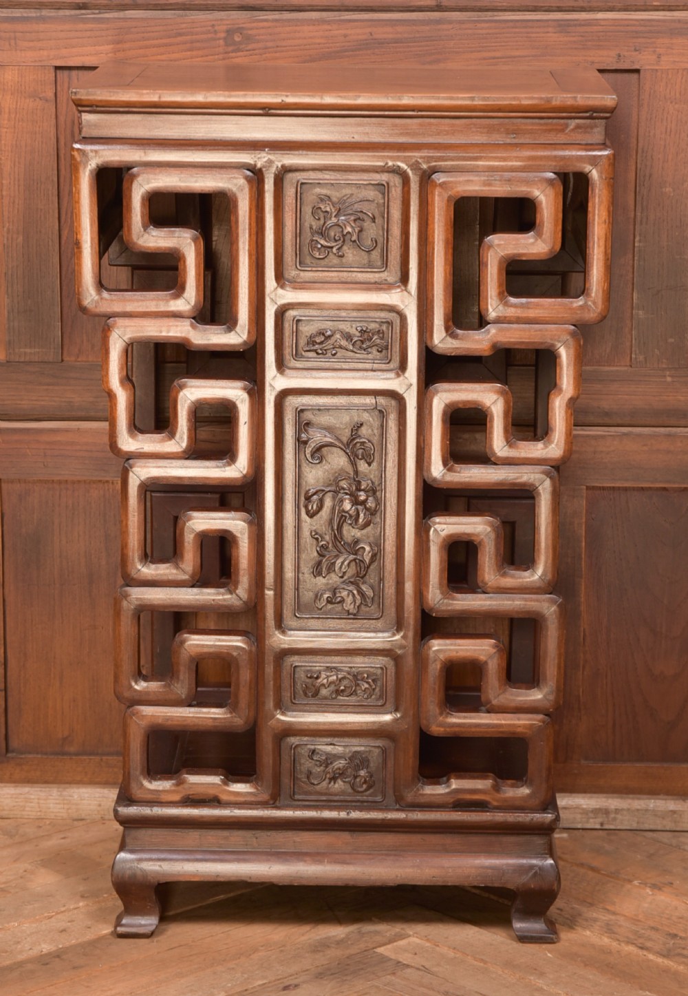 Oriental Vase Stand
