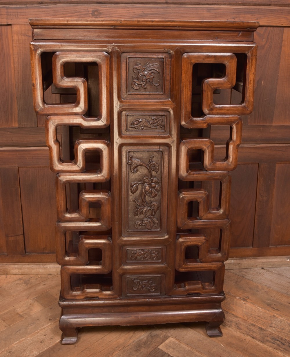 Oriental Vase Stand View IX