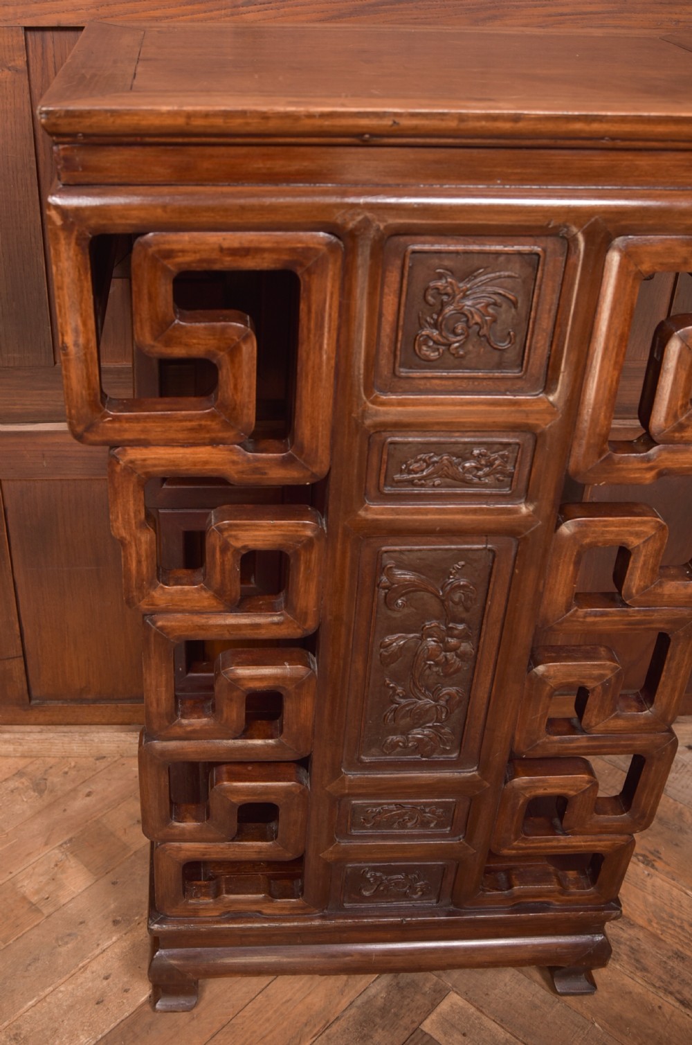 Oriental Vase Stand View XIV