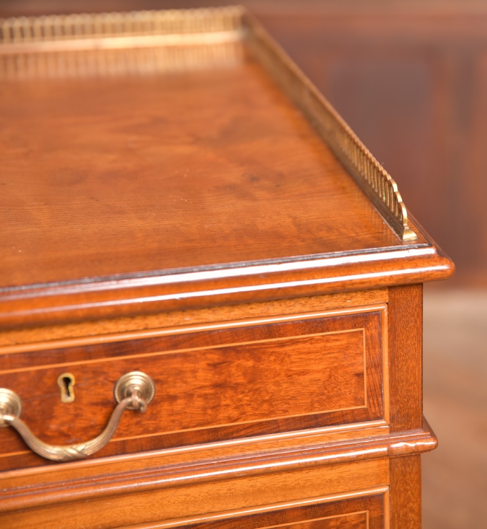 Quality Mahogany Knee Hole Desk View XI