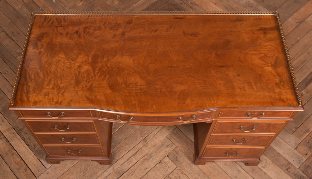 Quality Mahogany Knee Hole Desk View XIV