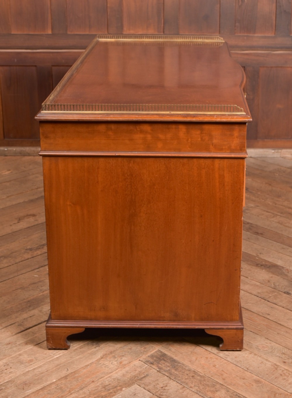 Quality Mahogany Knee Hole Desk View XV
