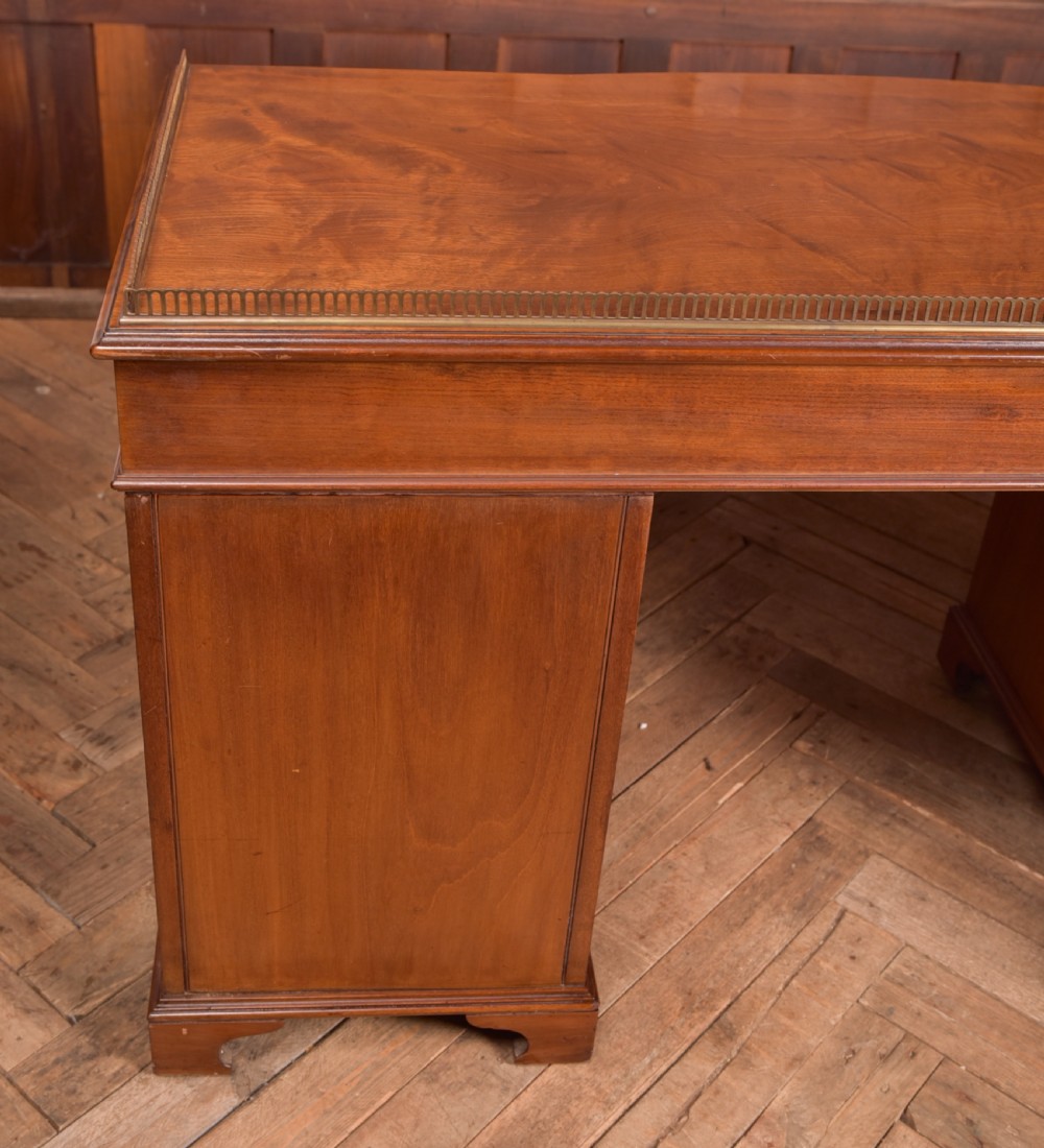 Quality Mahogany Knee Hole Desk View XIX