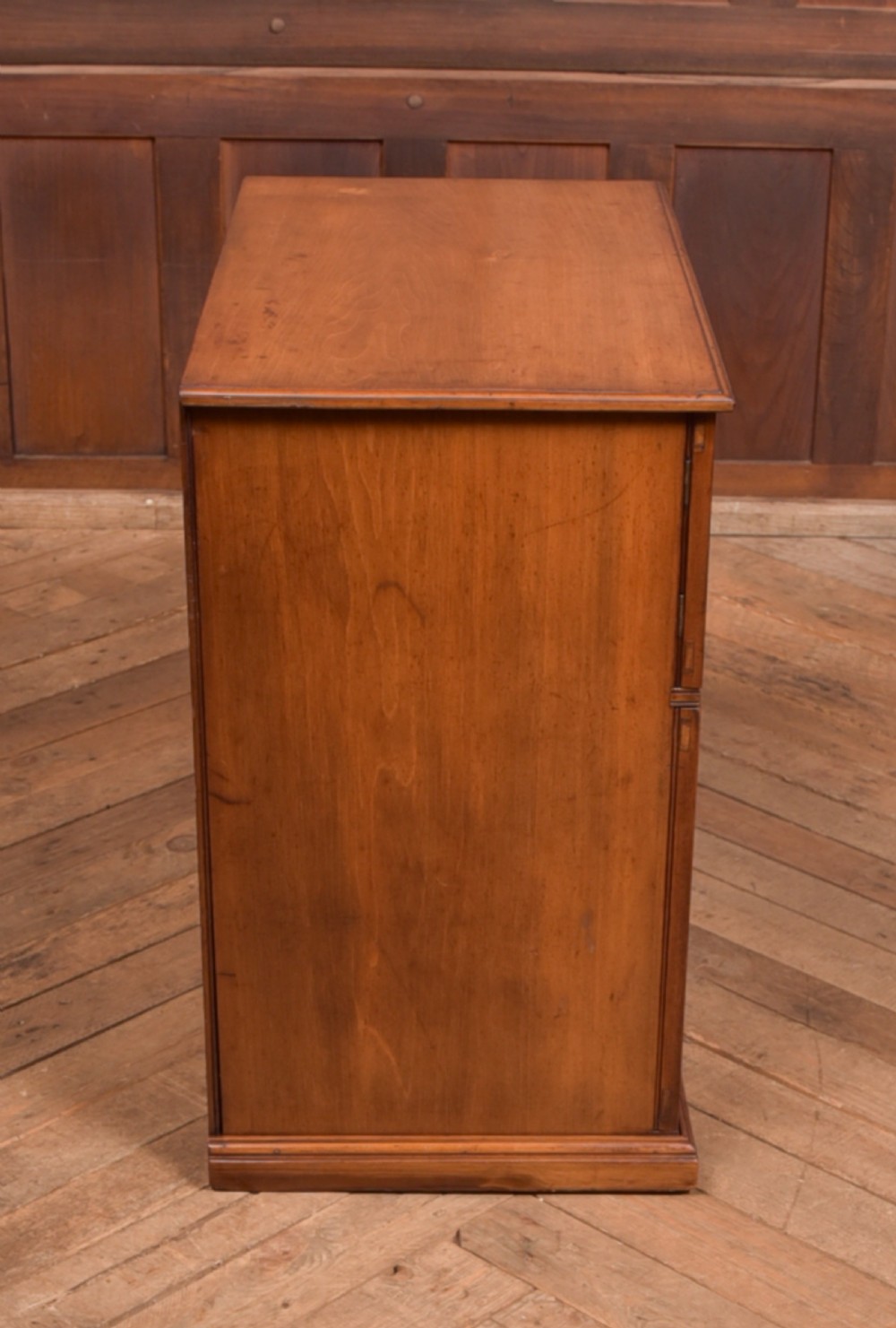 Table Cabinet View VII