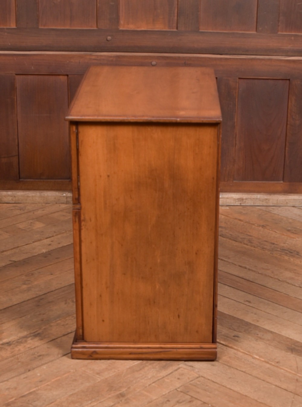 Table Cabinet View X