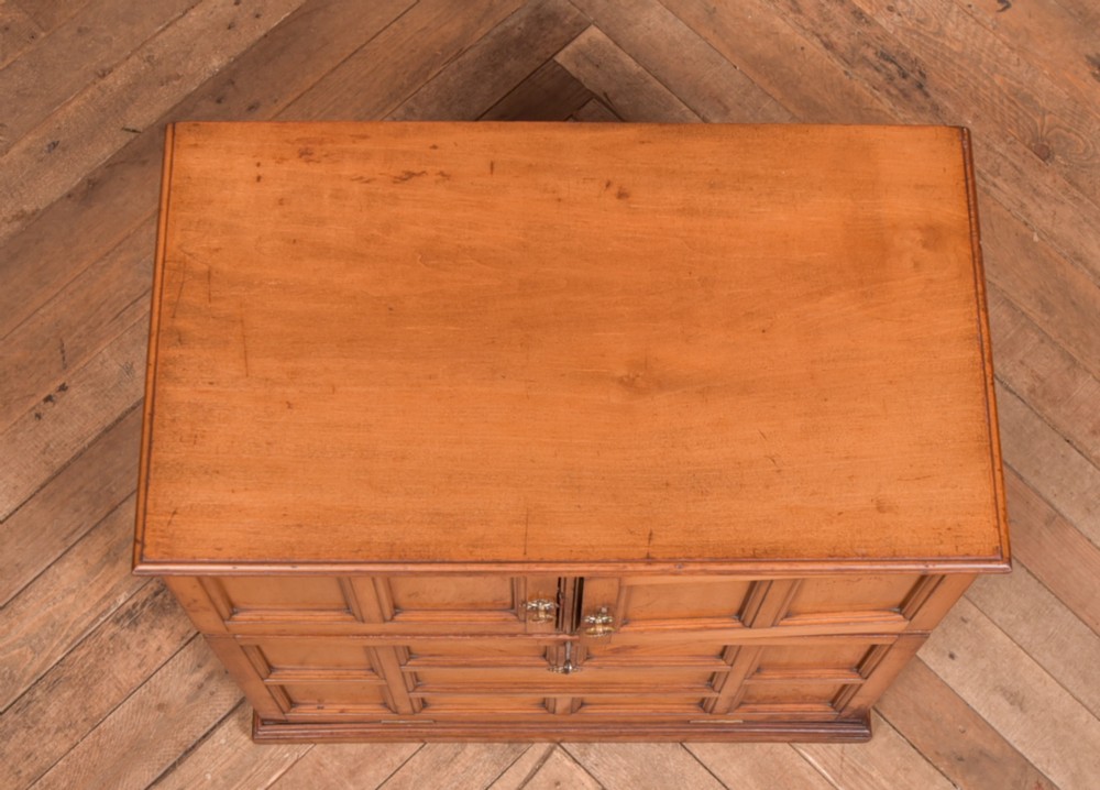 Table Cabinet View XII