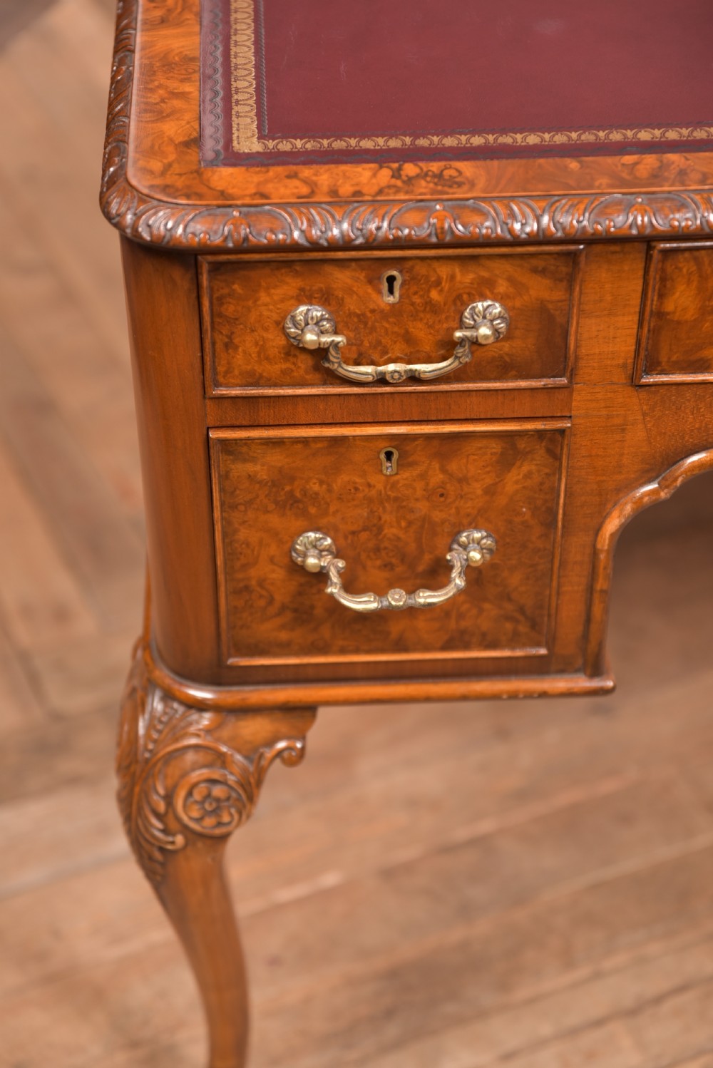 Edwardian Burr Walnut writing desk View IV