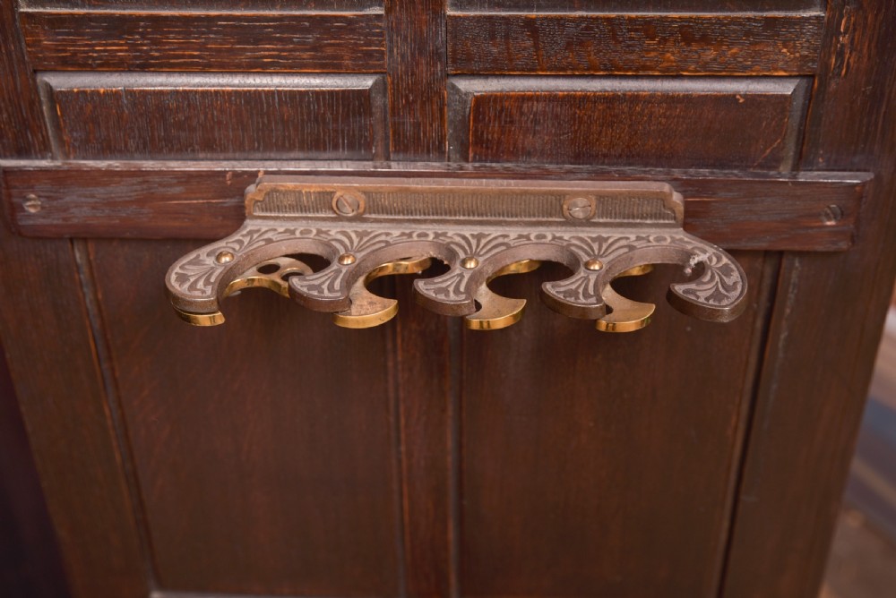 Oak Hall Robe View VIII
