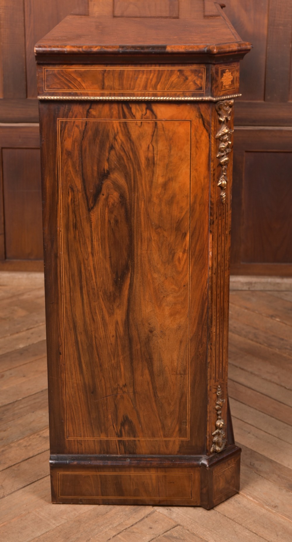 Victorian Walnut Bookcase / Display Cabinet View XIV