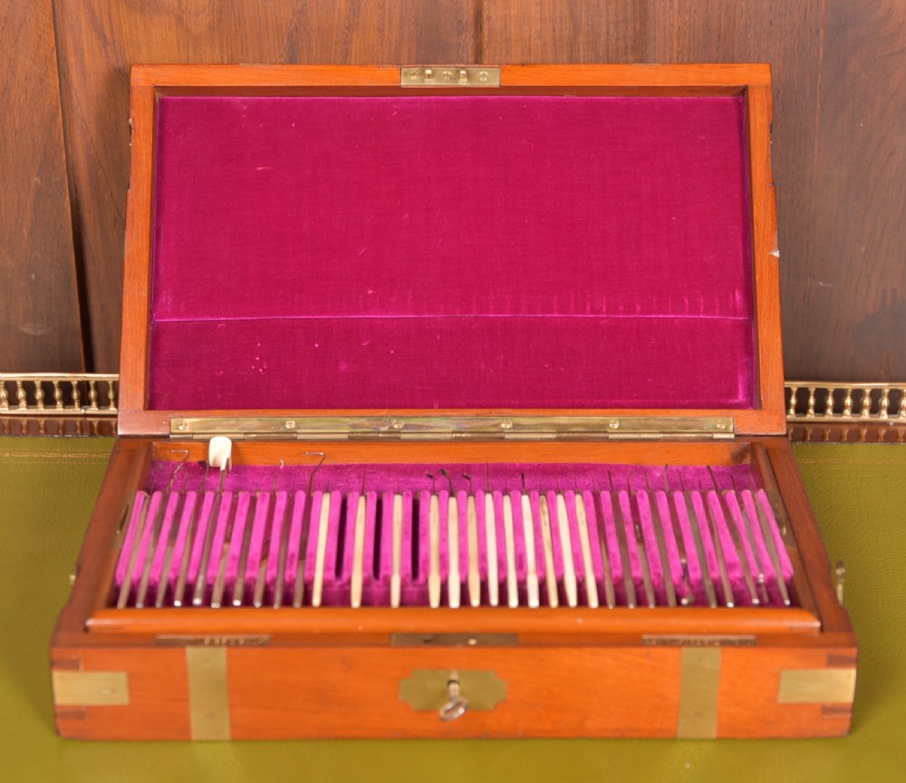  John Weiss & Son Dentist Set View VI