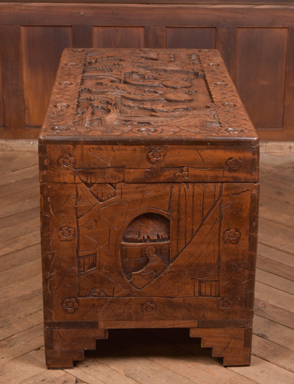 Chinese Camphor wood storage / blanket box View XVI