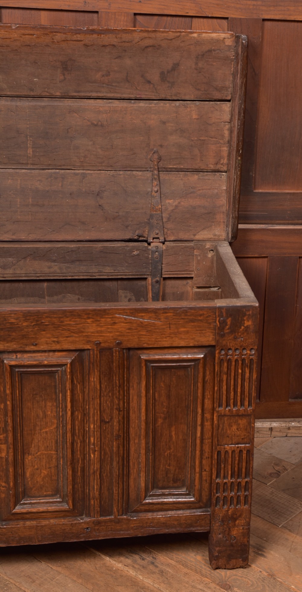 18th Century Oak Coffer View XIII