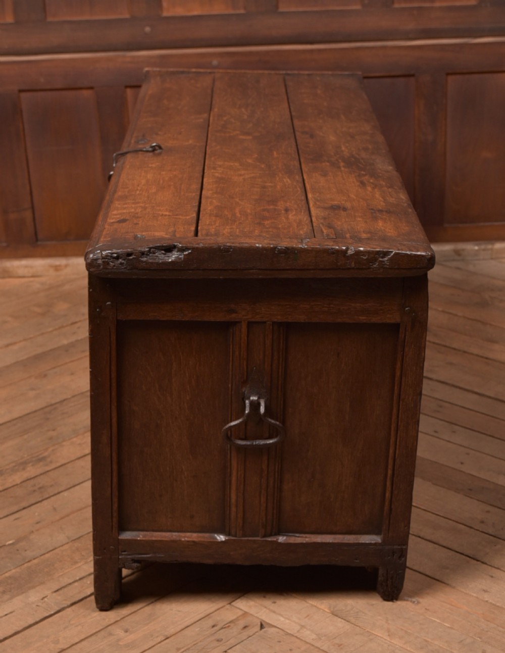 18th Century Oak Coffer View XVI