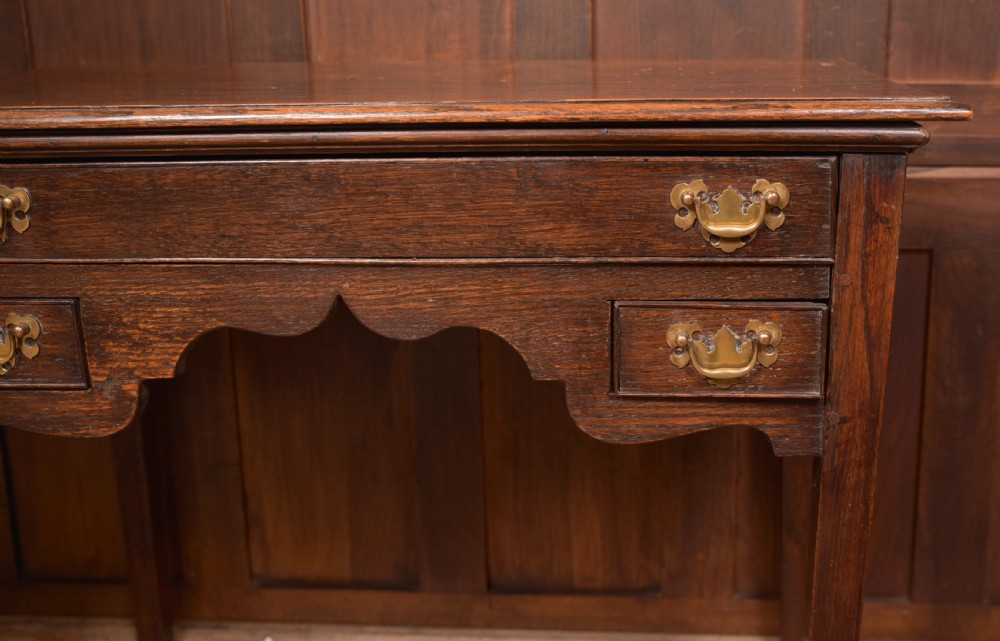18th Century Oak Lowboy   View VII
