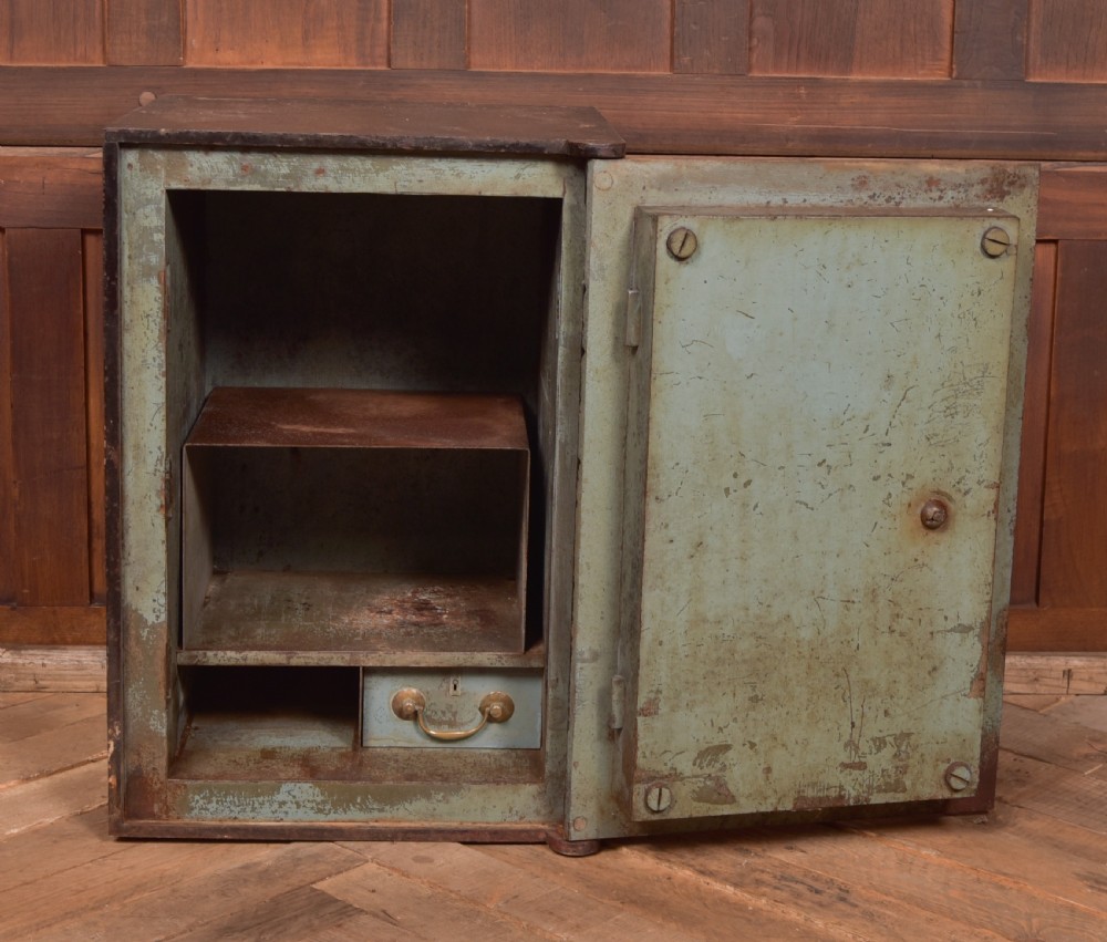 Thomas Perry and Sons Victorian Safe  View IX