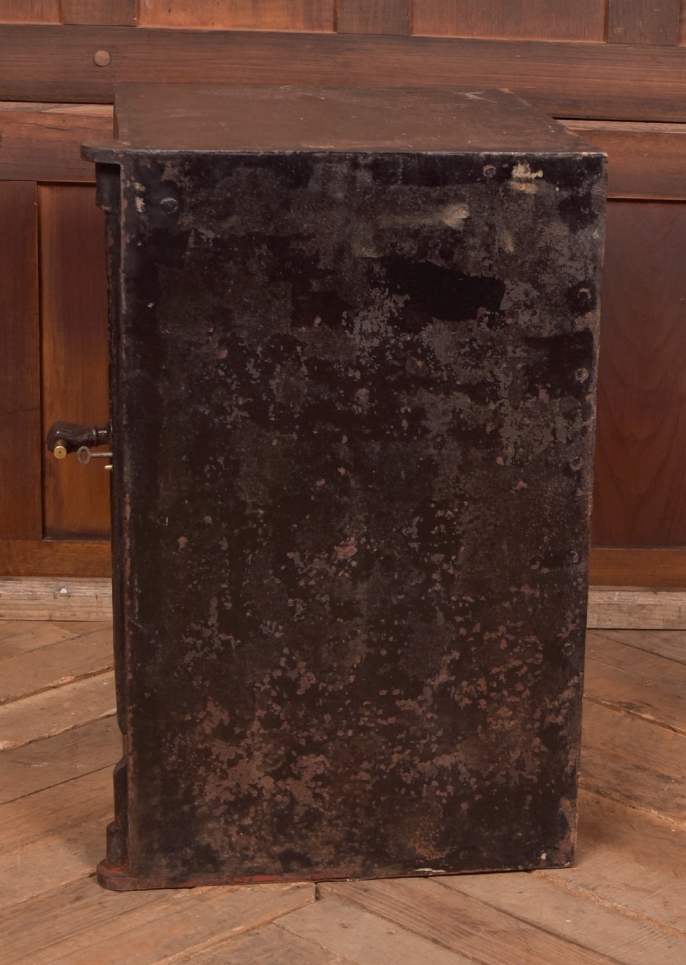 Thomas Perry and Sons Victorian Safe  View XI