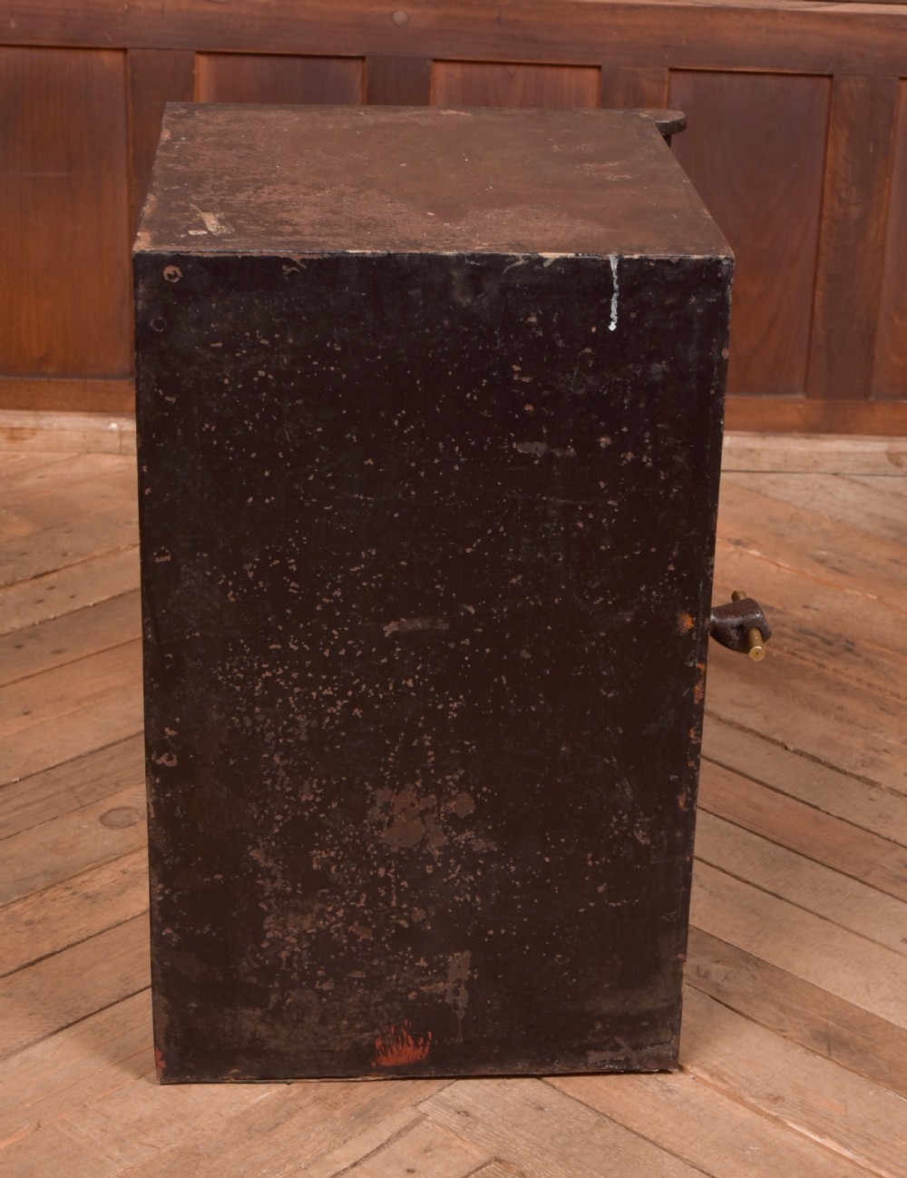 Thomas Perry and Sons Victorian Safe  View XIII