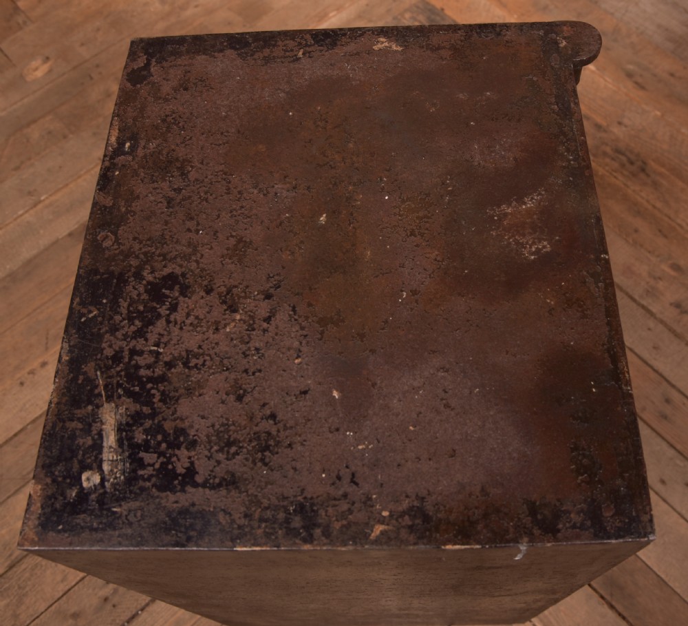 Thomas Perry and Sons Victorian Safe  View XIV