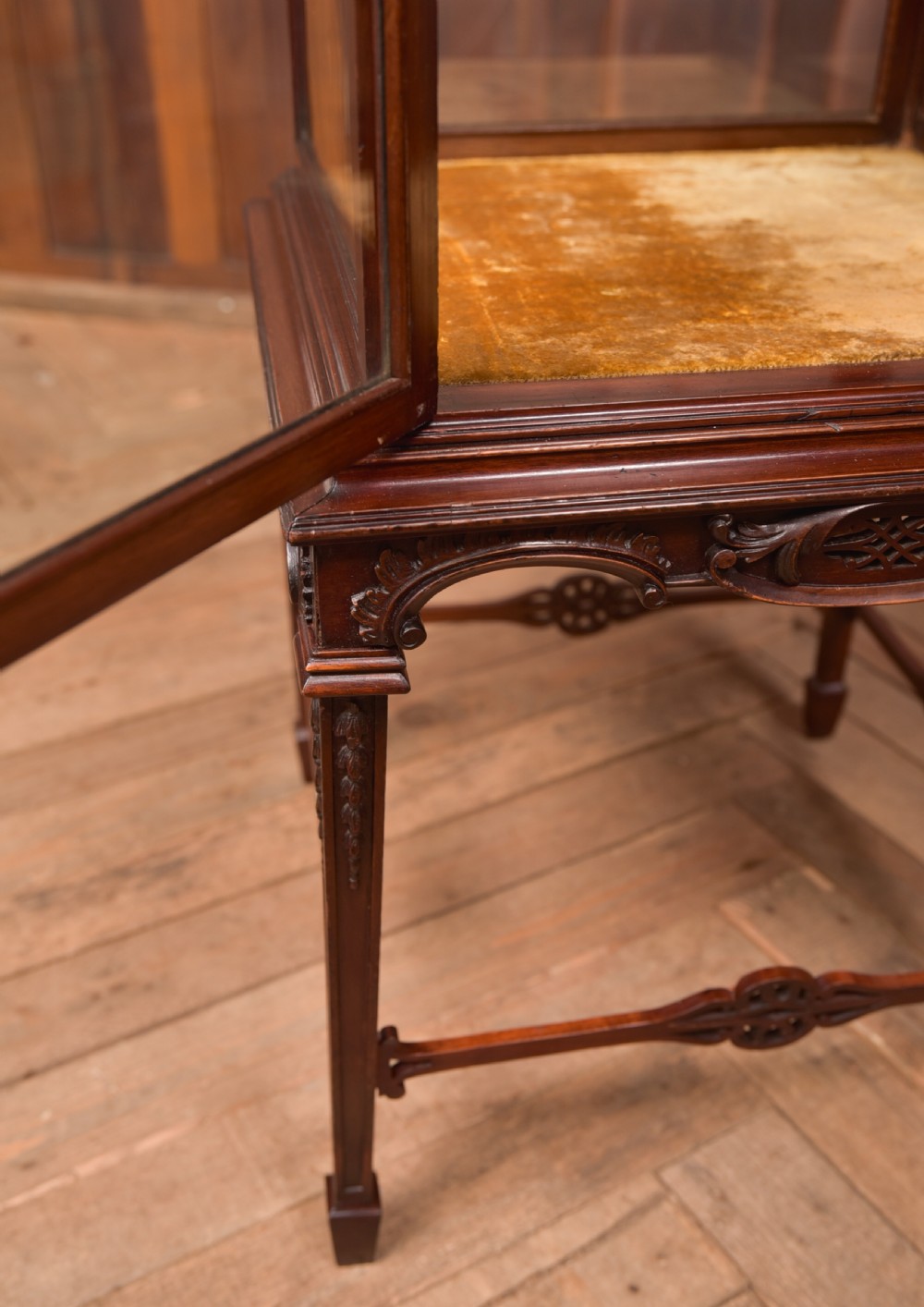 Edwardian Mahogany Bijouterie / Display Cabinet View XIV