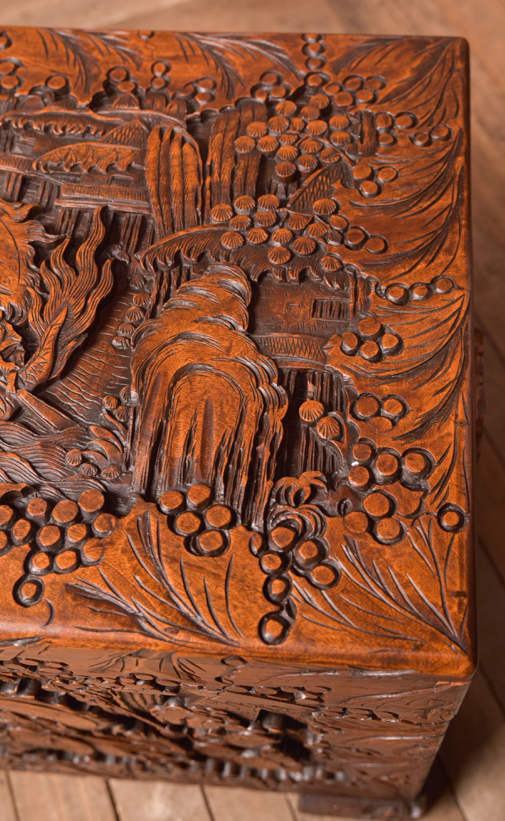 Nam Lee & Co Camphor Wood Storage Box View XIII