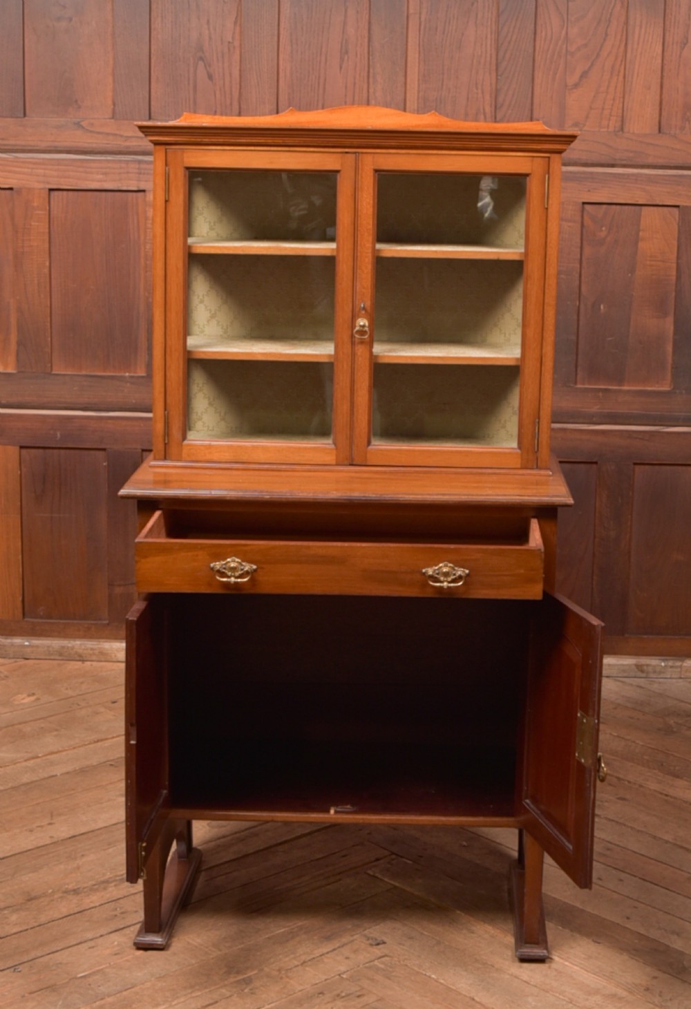 Edwardian Red Walnut Display Cabinet View VII