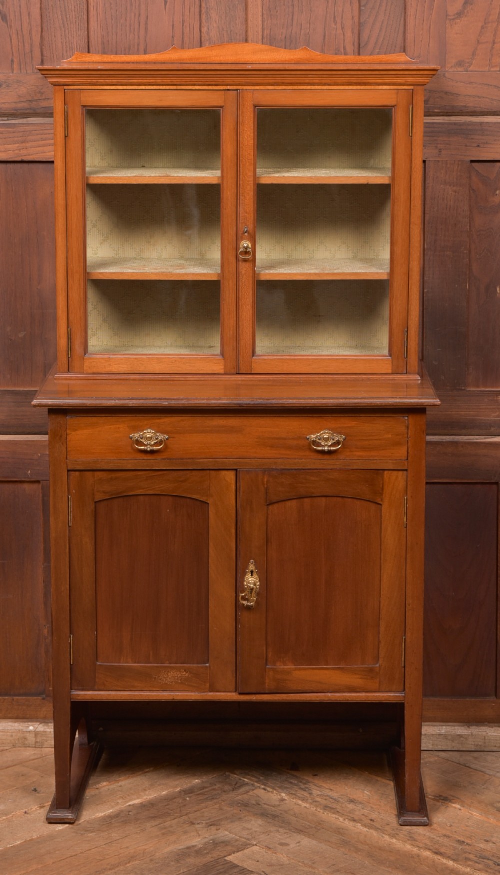 Edwardian Red Walnut Display Cabinet View XI