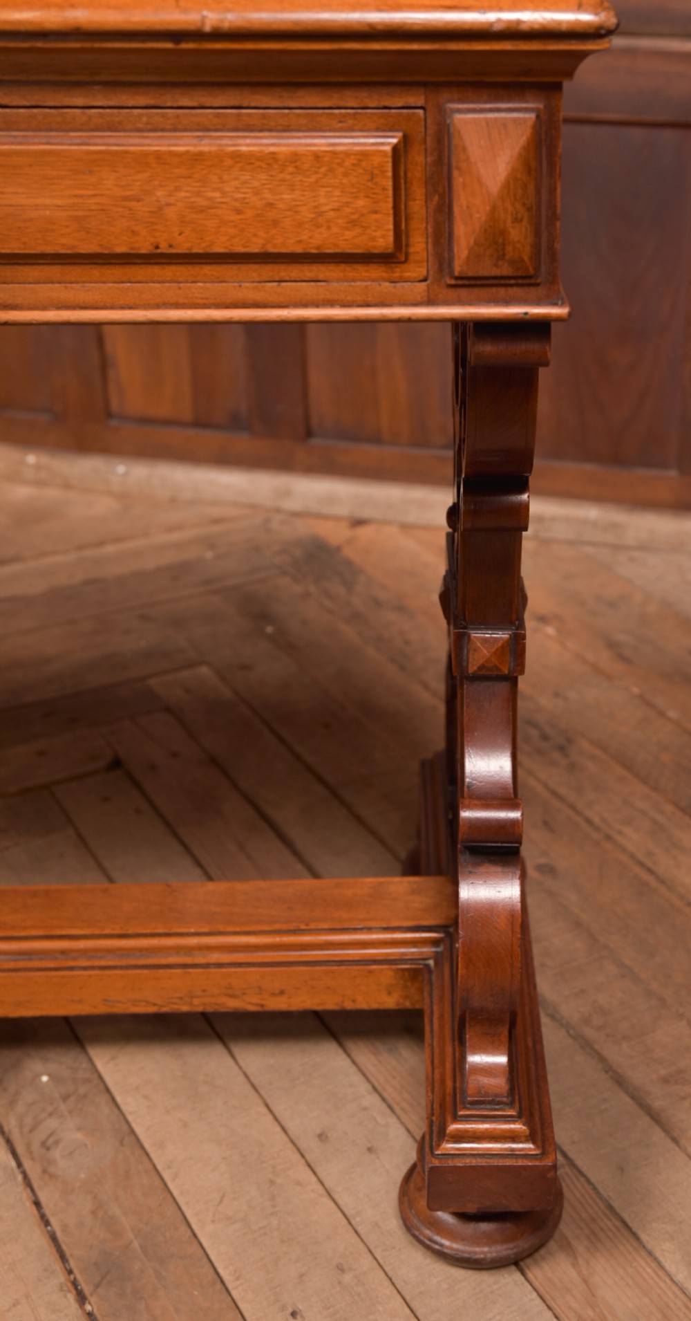 Victorian Red Walnut Hall Table Thomas Colquhoun View VII