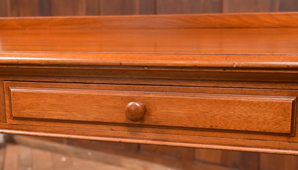 Victorian Red Walnut Hall Table Thomas Colquhoun View VIII