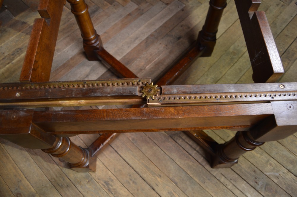 Oak Pull-Out Table View VIII