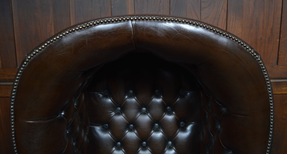 Chesterfield Porter Chair View X