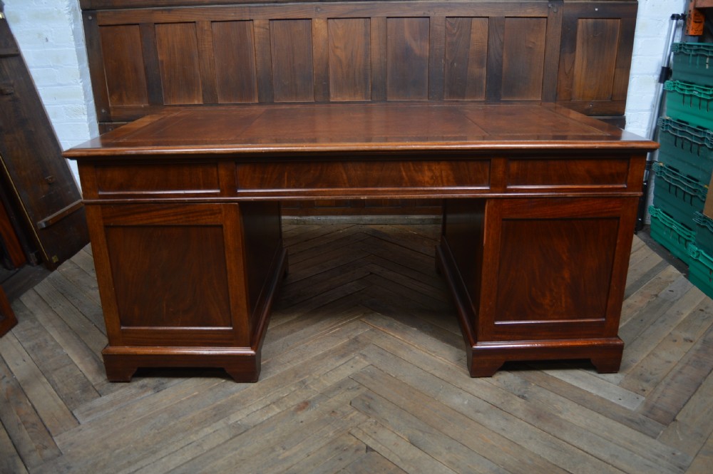 Edwardian Mahogany Knee-hole Desk View XV