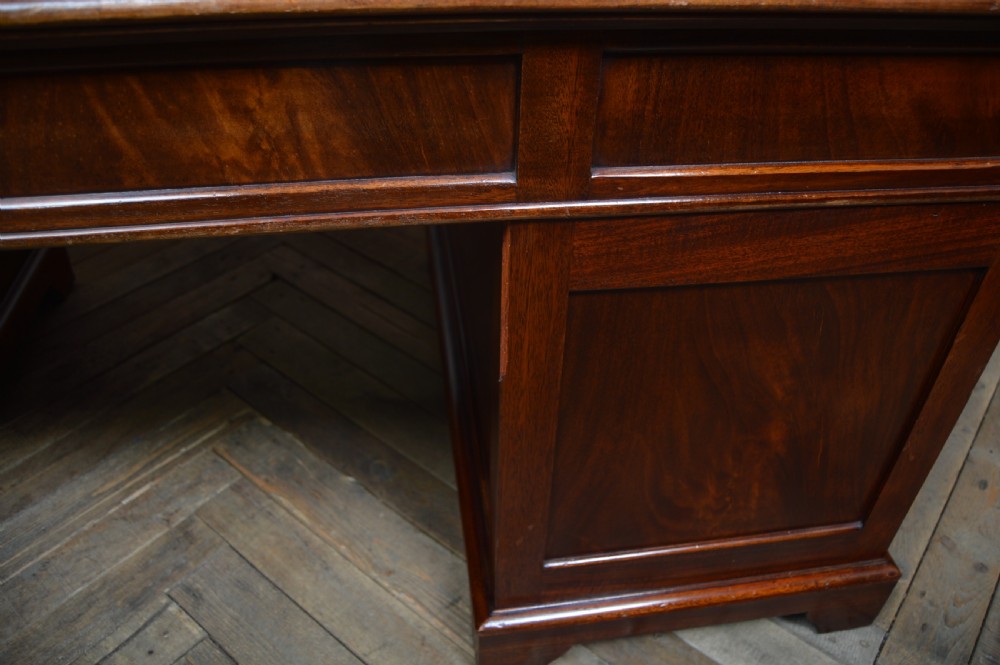 Edwardian Mahogany Knee-hole Desk View XVI