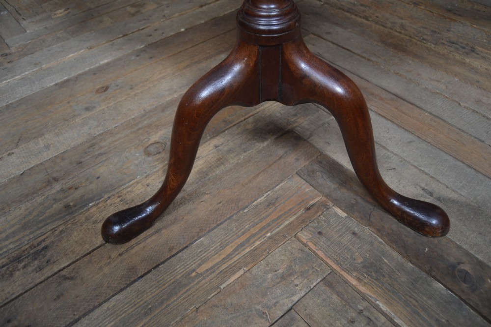 Georgian Pie Crust Snap Top Table View X
