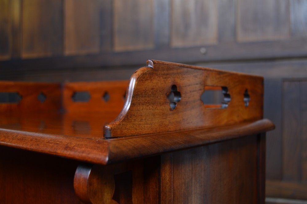 Victorian Mahogany Leaf Holder/ Whatnot View V
