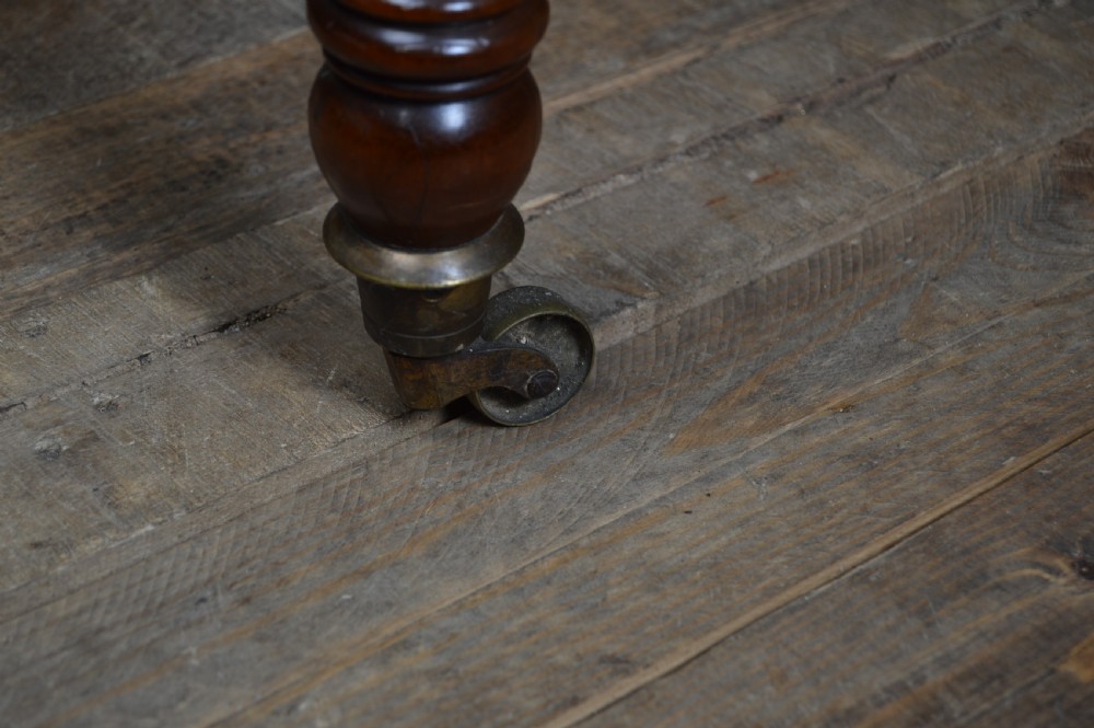 Victorian Mahogany Pembroke / drop leaf table View IV