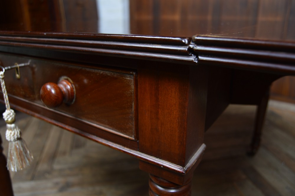Victorian Mahogany Pembroke / drop leaf table View IX