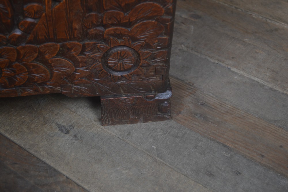 Oriental Camphor Wood Blanket / Storage Box View XV
