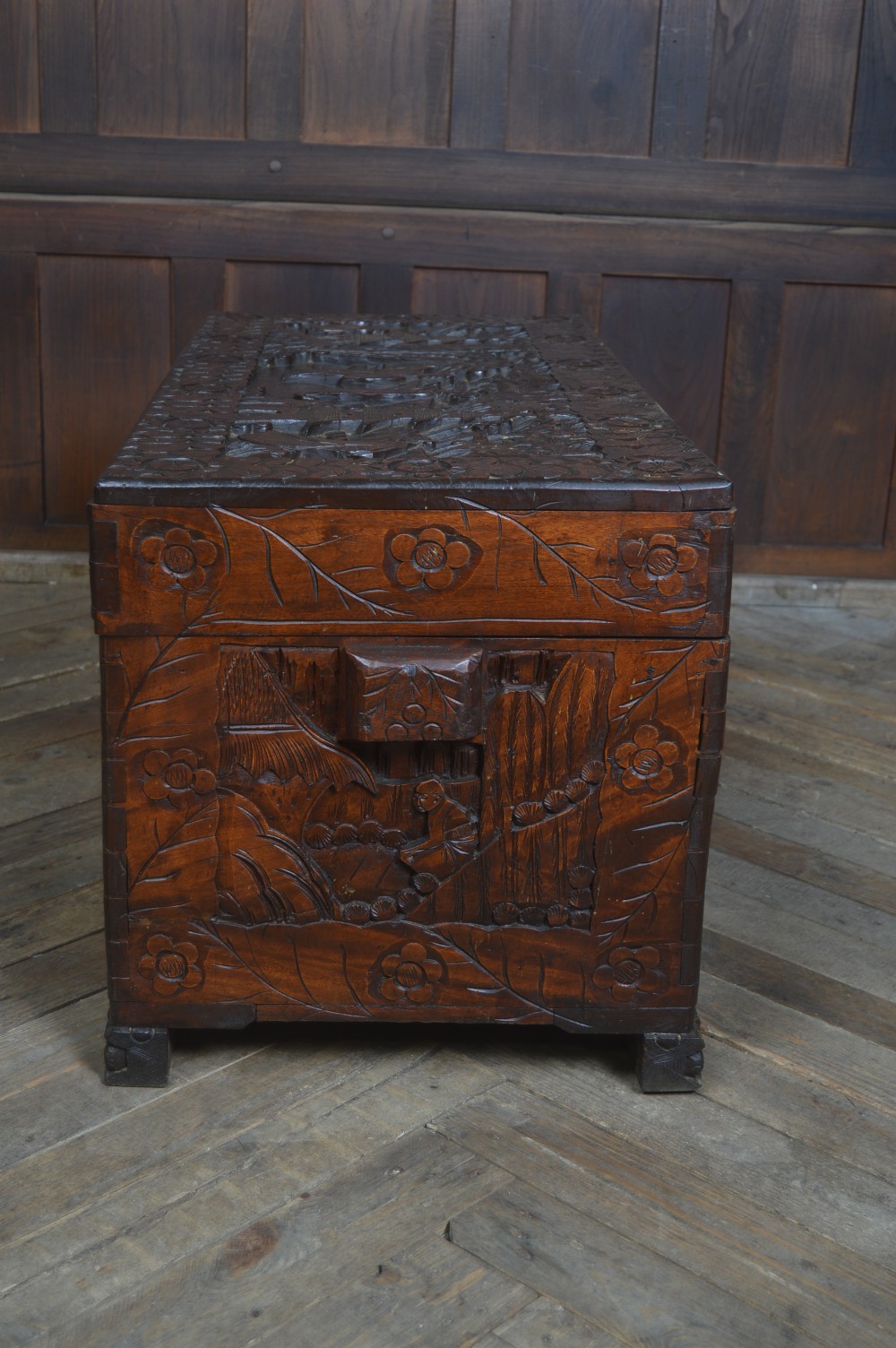Oriental Camphor Wood Blanket / Storage Box View XVI