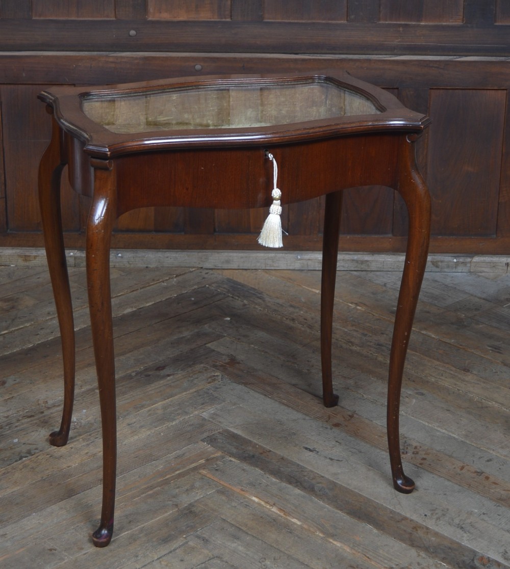 Edwardian Mahogany Bijouterie  Table