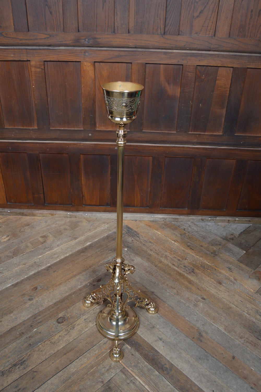 Victorian Paraffin / Oil Lamp  View XVI