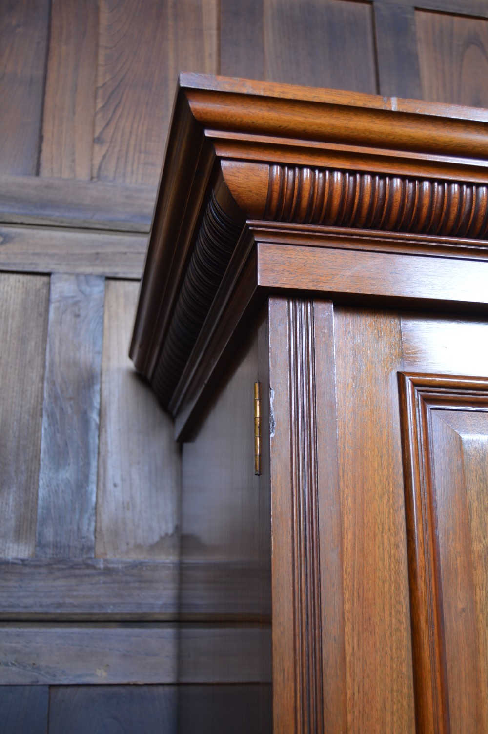 Edwardian Walnut Linen Press View XV