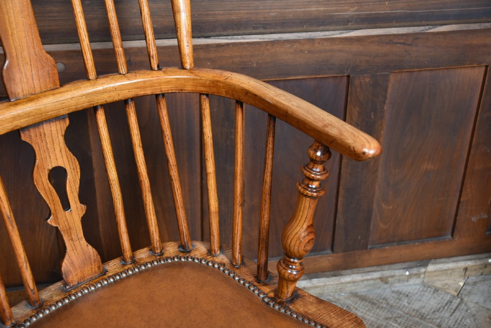 Oak and Elm Windsor Chair View VIII
