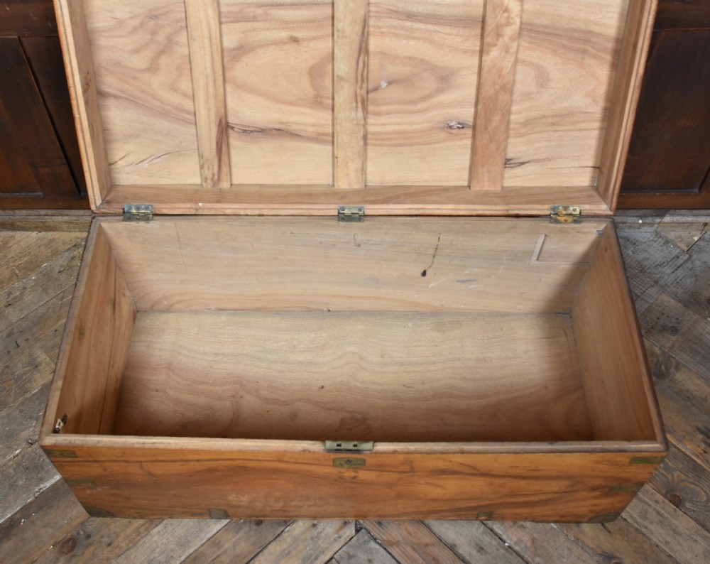 Camphor Wood Blanket / Storage Box View IX