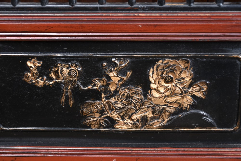 A four-panel tall folding room screen featuring red-lacquered timber framing, intricate black lattice fretwork, and carved gilded lower panels. View XV