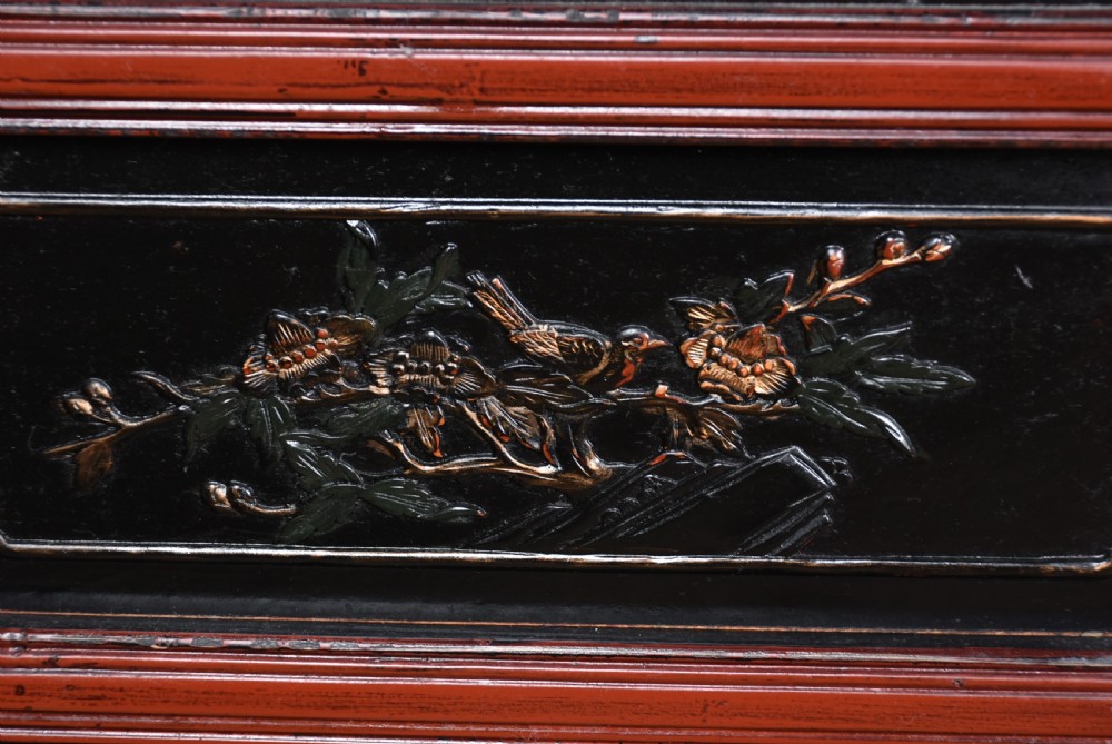 A four-panel tall folding room screen featuring red-lacquered timber framing, intricate black lattice fretwork, and carved gilded lower panels. View XVI