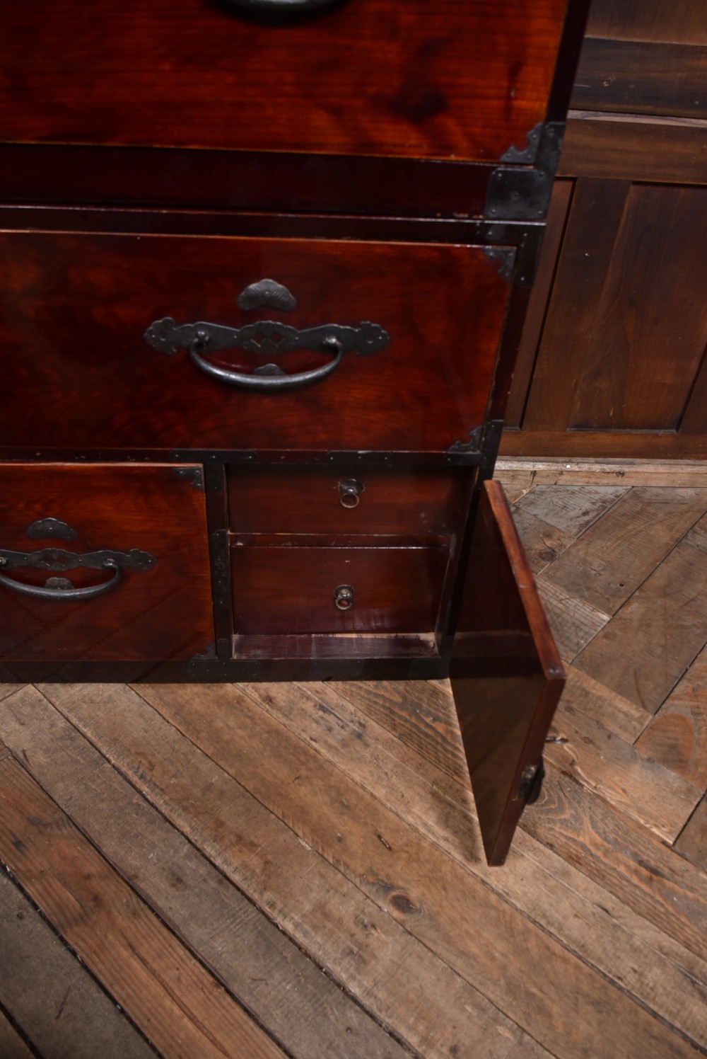 Japanese Lacquered Tansu Chest View VII
