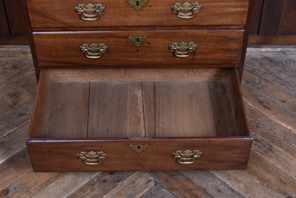 Georgian Mahogany Bachelor's Chest View V