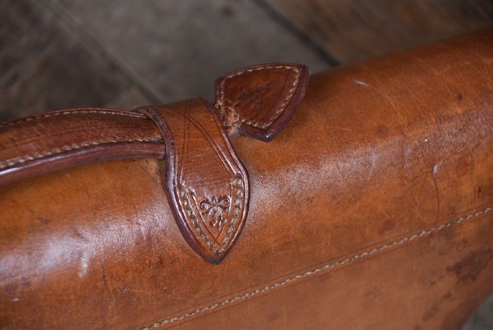 Leg-of-Mutton Leather Gun Case View XII