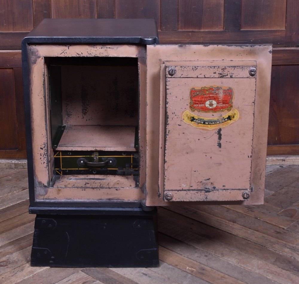 Samuel Withers & Co. Safe View III